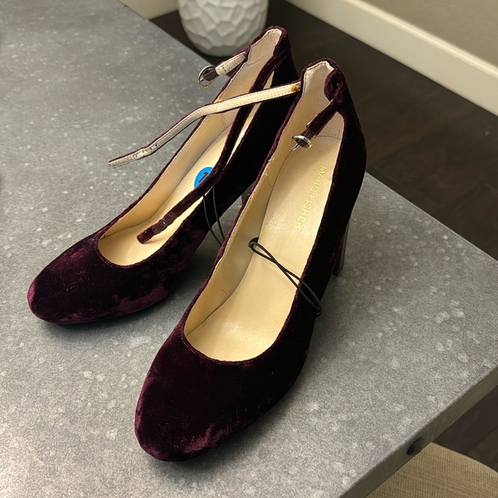 Marc Fisher suede block heels, round toe